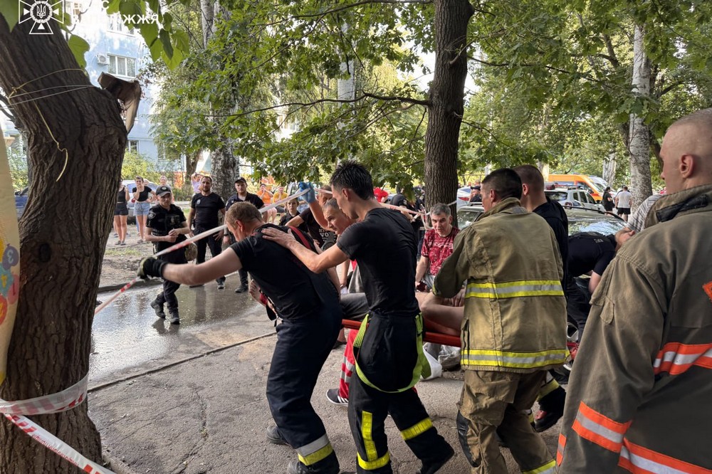 Загорілася багатоповерхівка, багато постраждалих: масштабна пожежа у Запоріжжі 1 Загорілася 9-поверхівка, багато постраждалих: масштабна пожежа у Запоріжжі