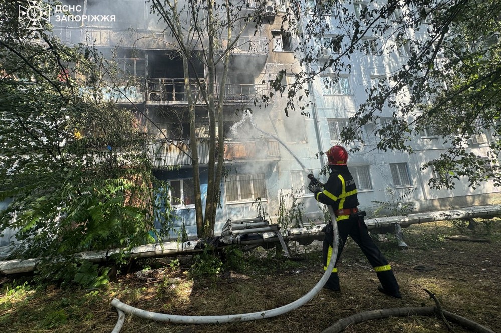 Загорілася 9-поверхівка, багато постраждалих: масштабна пожежа у Запоріжжі