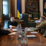 Перенесення війни на російську територію, далекобійні удари по РФ – Зеленський провів нараду з військовими
