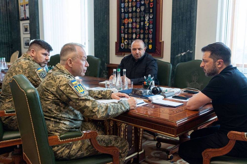Перенесення війни на російську територію, далекобійні удари по РФ - Зеленський провів нараду з військовими