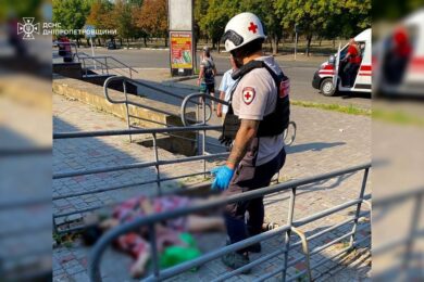 Ворог вбив жінку і поранив 9 людей, у тому числі дитину, на Дніпропетровщині за добу