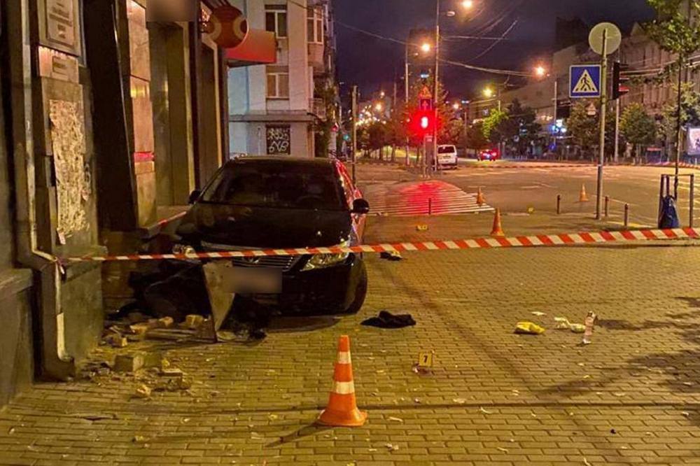 Збив жінку та втік з місця ДТП у Києві: працівника прокуратури Молочного взяли під варту без права внесення застави 1 Збив жінку та втік з місця ДТП у Києві: працівника прокуратури Молочного взяли під варту без права внесення застави