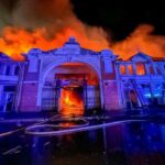 Горів легендарний ринок «Привоз» в Одесі, пошкоджено Приморський бульвар, зруйновано 9-поверхівку – ворог атакував місто «Шахедами» (фото, відео)