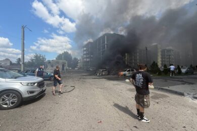 Десятки постраждалих: ворог скинув дві бомби на центр Харкова (фото, відео)