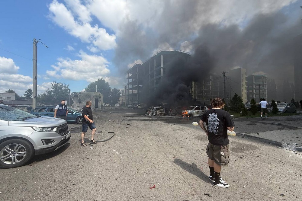 Десятки постраждалих: ворог скинув дві бомби на центр Харкова (фото, відео)