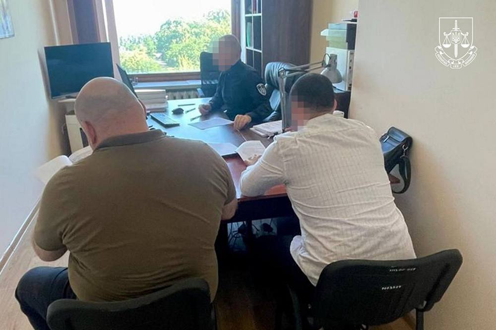 Підмінили важливі докази газетами та журналами – прокурорам  на Чернігівщині повідомили про підозру
