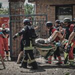Армія РФ скинула бомбу на медзаклад у Харкові: є жертва і постраждалі, під завалами шукають людей
