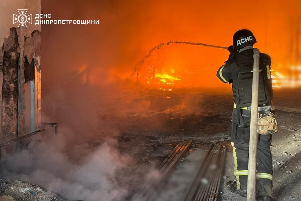 Масована нічна повітряна атака 26 липня: загиблі і багато поранених, масштабні пожежі – все, що відомо (фото, відео)