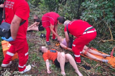 Дерево впало на намет з підлітками і вбило одного із них: трагедія в місті Балта на Одещині