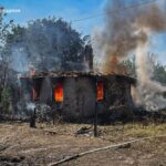 П’ятеро вбитих, горить магазин: ворог вдарив по селу Новоплатонівка на Харківщині