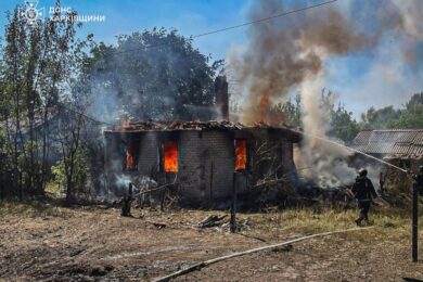 П’ятеро вбитих, горить магазин: ворог вдарив по селу Новоплатонівка на Харківщині