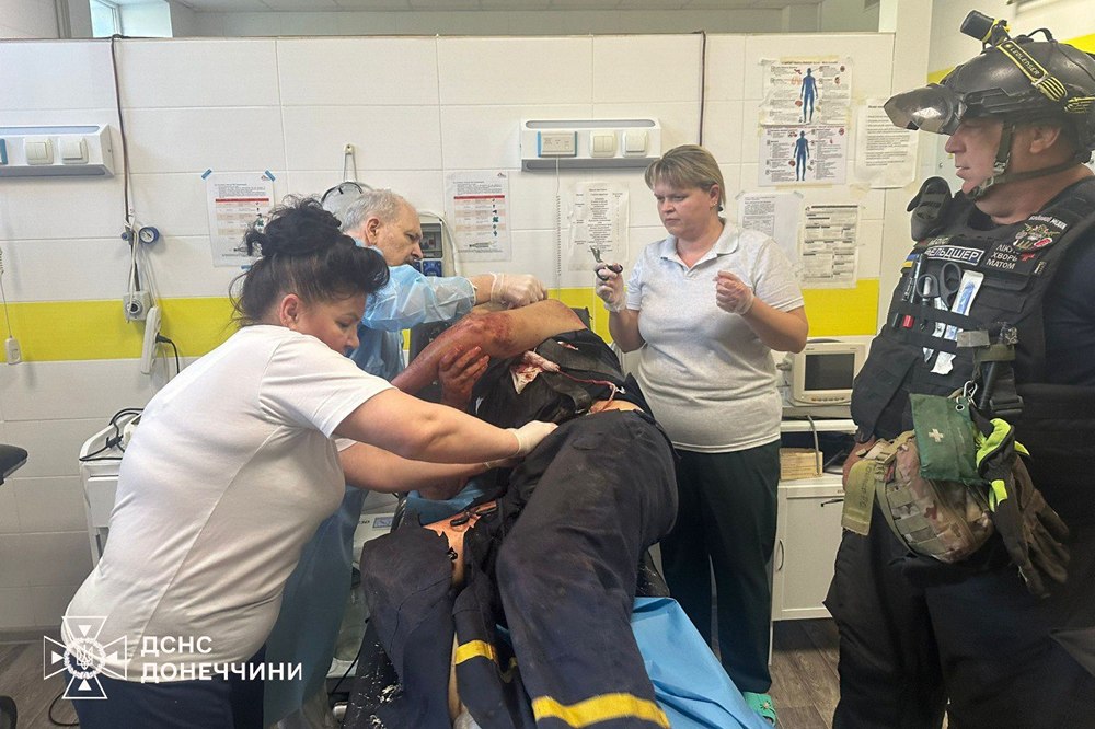Поранено 4 надзвичайники – окупанти свідомо б’ють по рятувальникам ДСНС