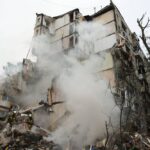 Масована атака на Київ 31 липня: ворог влучив у багатоповерхівку, є загиблі і десятки поранених – серед них діти, під завалами шукають людей (фото, відео)