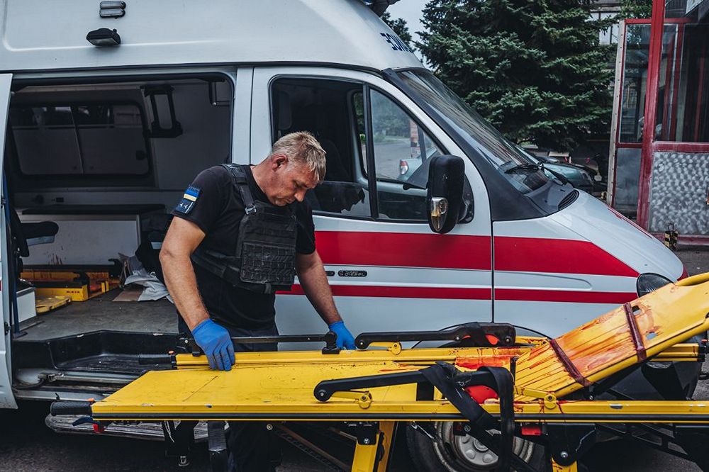 Окупанти вдарили по автобусу з людьми в Сумській області - є постраждалі 1 Окупанти вдарили по автобусу з людьми в Сумській області - є постраждалі