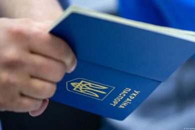 Нова послуга для українців за кордоном з 1 липня: цифровий нотаріат – як звернутися і де працює