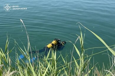 Пірнув у воду та не з’явився на поверхні: у Запоріжжі потонув 17-річний юнак