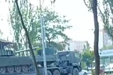 РФ почала масовано перекидати військову техніку і живу силу на два напрямки (фото, відео)