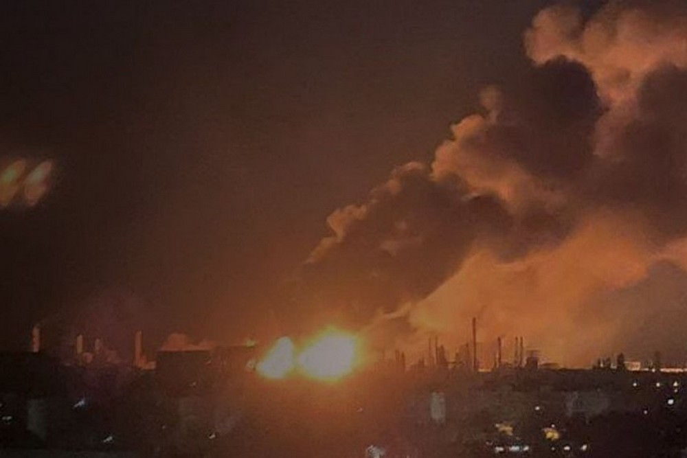 Палає досі: Сили Оборони уразили НПЗ у Волгограді – це найбільший виробник пально-мастильних матеріалів на півдні РФ 1 Палає досі: Сили Оборони уразили НПЗ у Волгограді – це найбільший виробник пально-мастильних матеріалів на півдні РФ