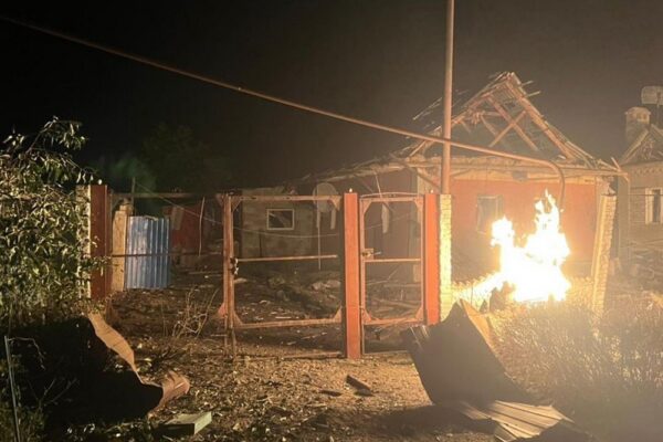 П’ятеро вбитих і четверо поранених, зруйновано 51 будинок за добу: ворог випалює Донеччину (фото)