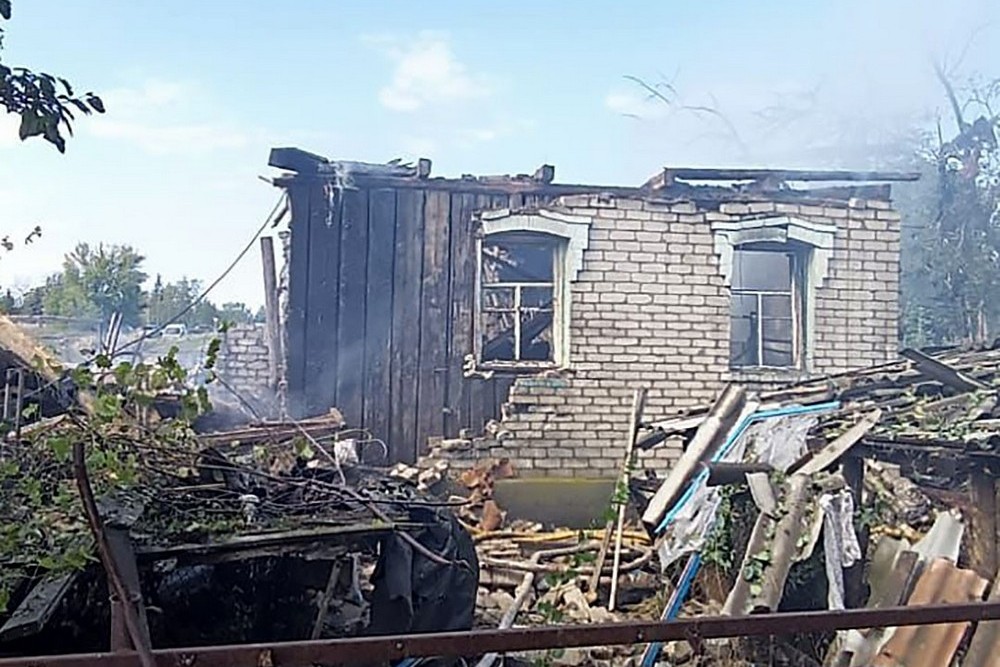 Двоє вбитих, 12 поранених, десятки зруйнованих об’єктів: наслідки ворожих обстрілів Донеччини за добу (фото) 1 Двоє вбитих, 12 поранених, десятки зруйнованих об’єктів: наслідки ворожих обстрілів Донеччини за добу (фото)