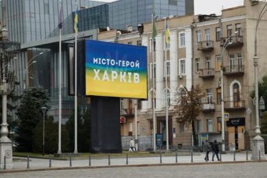 Ворожий дрон влучив в дах магазину меблів у Харкові – серед постраждалих дитина