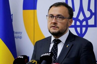 Польський депутат назвав нацистським гасло “Слава Україні!” – посол Боднар відповів