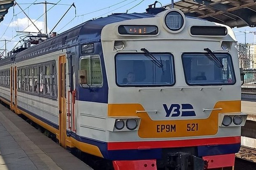 Ворог вдарив по залізниці на Київщині 30 серпня: затримується низка потягів – список