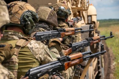 Обстановка на фронті 15 серпня: ворог просунувся на Новопавлівському напрямку на трьох ділянках, втратив 940 солдатів за добу