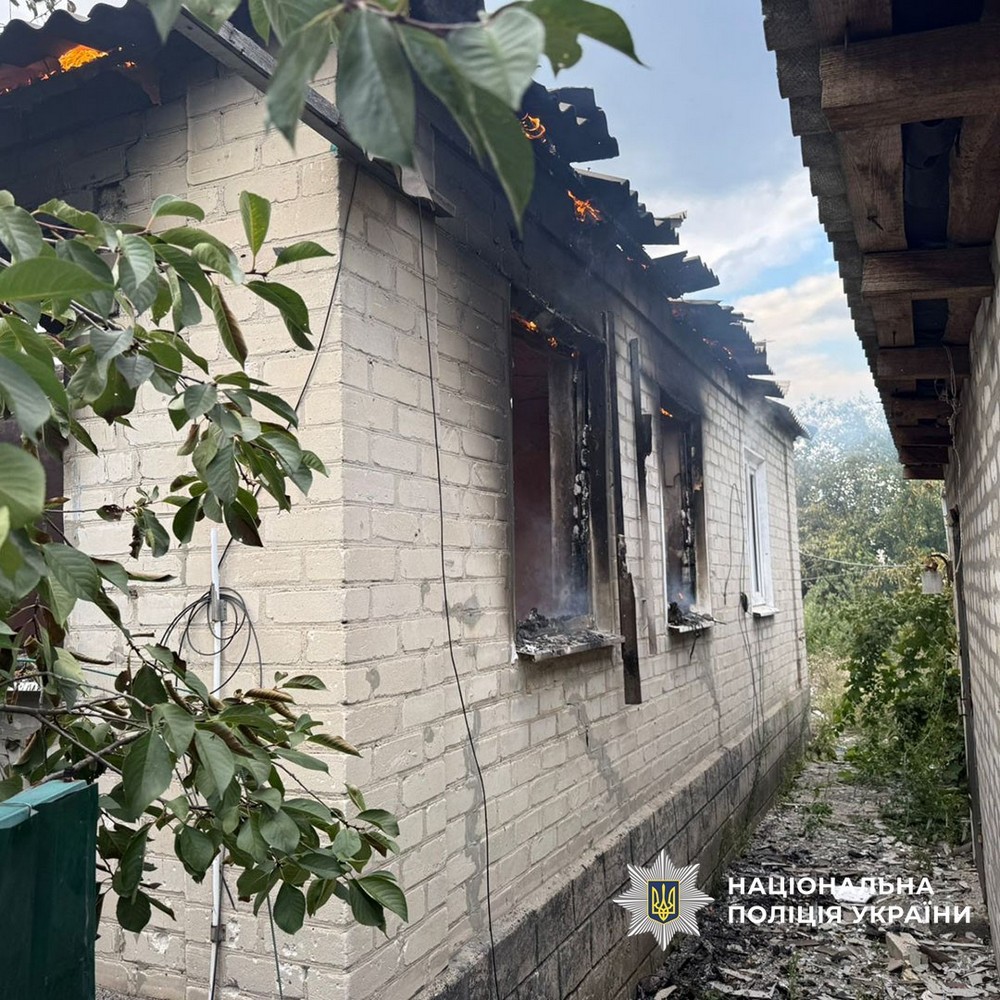 Двоє вбитих, 12 поранених, десятки зруйнованих об’єктів: наслідки ворожих обстрілів Донеччини за добу (фото)