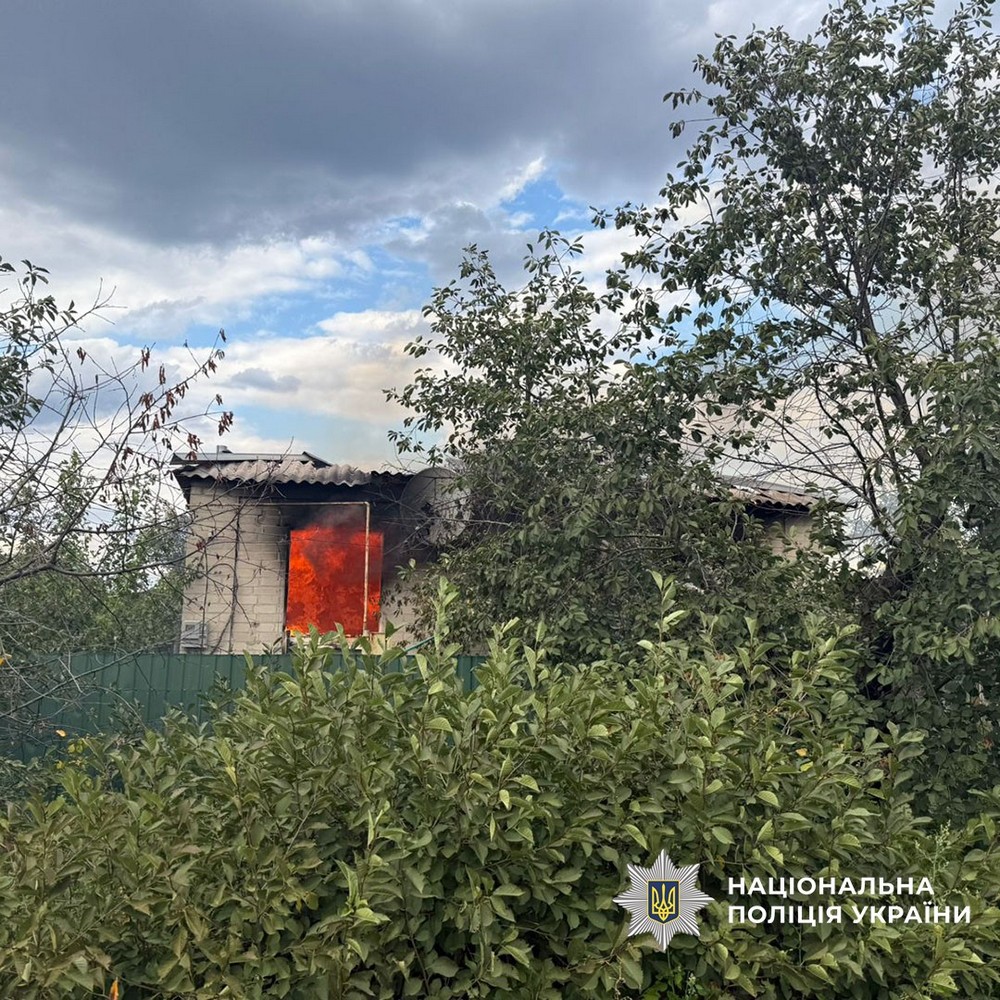 Двоє вбитих, 12 поранених, десятки зруйнованих об’єктів: наслідки ворожих обстрілів Донеччини за добу (фото)