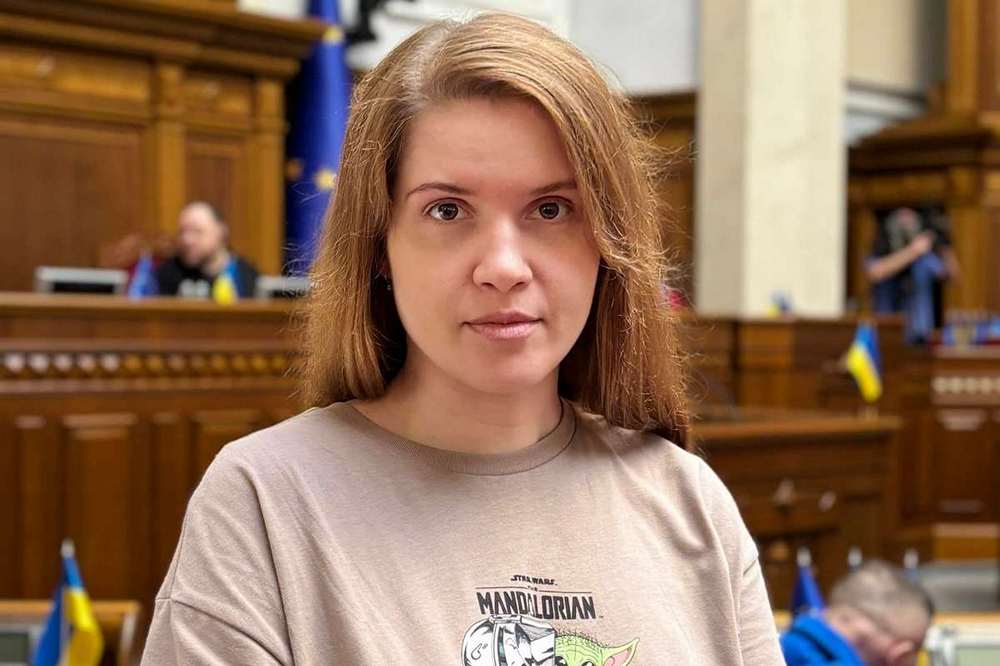 Безугла позивається проти Тополі