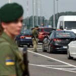 Виїзд чоловіків за кордон у 2025 році – які правила діють і що може змінитися