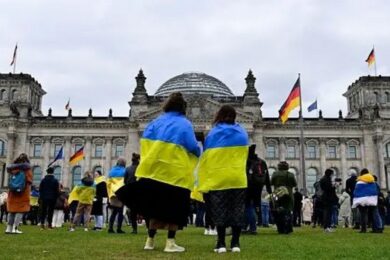 У Німеччині закликали скасувати соцвиплати біженцям з України – реакція посла