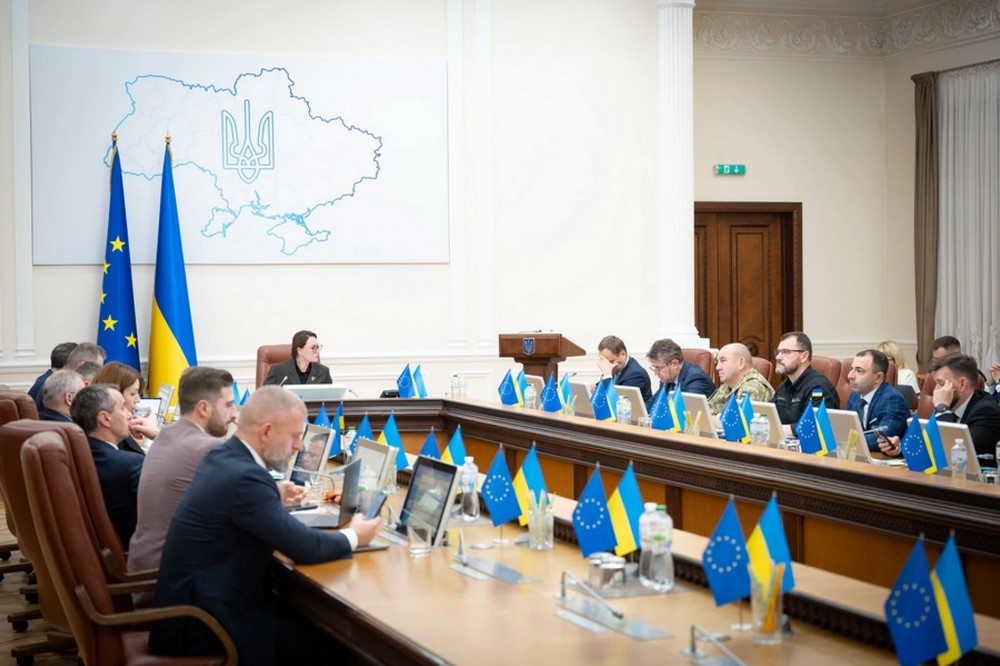 Жінкам-депутаткам місцевих рад дозволили виїжджати за кордон під час воєнного стану - подробиці 1 Жінкам депутаткам місцевих рад дозволили виїжджати за кордон під час війни