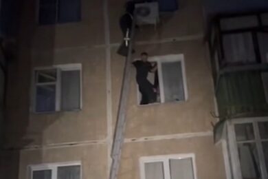 Трирічна дівчинка випала з вікна