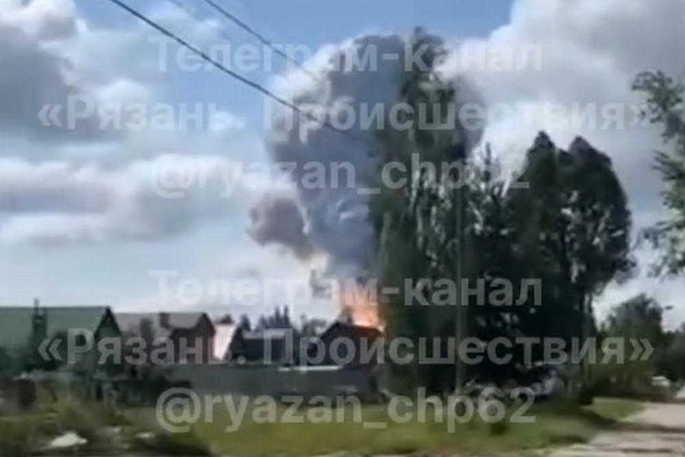 На Росії вибухнув пороховий завод у Рязанській області: кількість загиблих зростає, триває евакуація (відео) 1 На Росії вибухнув пороховий завод у Рязанській області: кількість загиблих зростає, триває евакуація (відео)