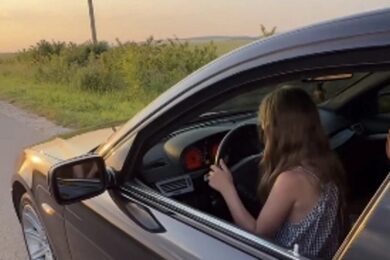 “Соня вже на BMW” – на Львівщині чоловік вдруге посадив малолітню доньку за кермо автомобіля