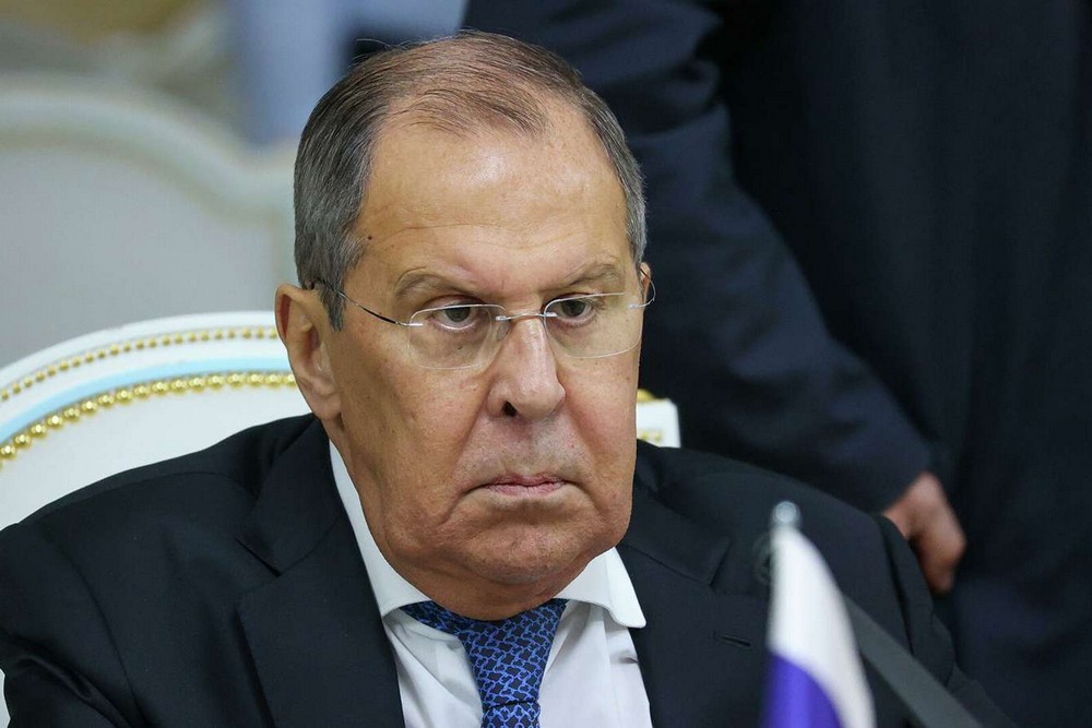 «Зеленський не легітимний, але РФ визнає його главою режиму, і готова зустрітися» - Лавров