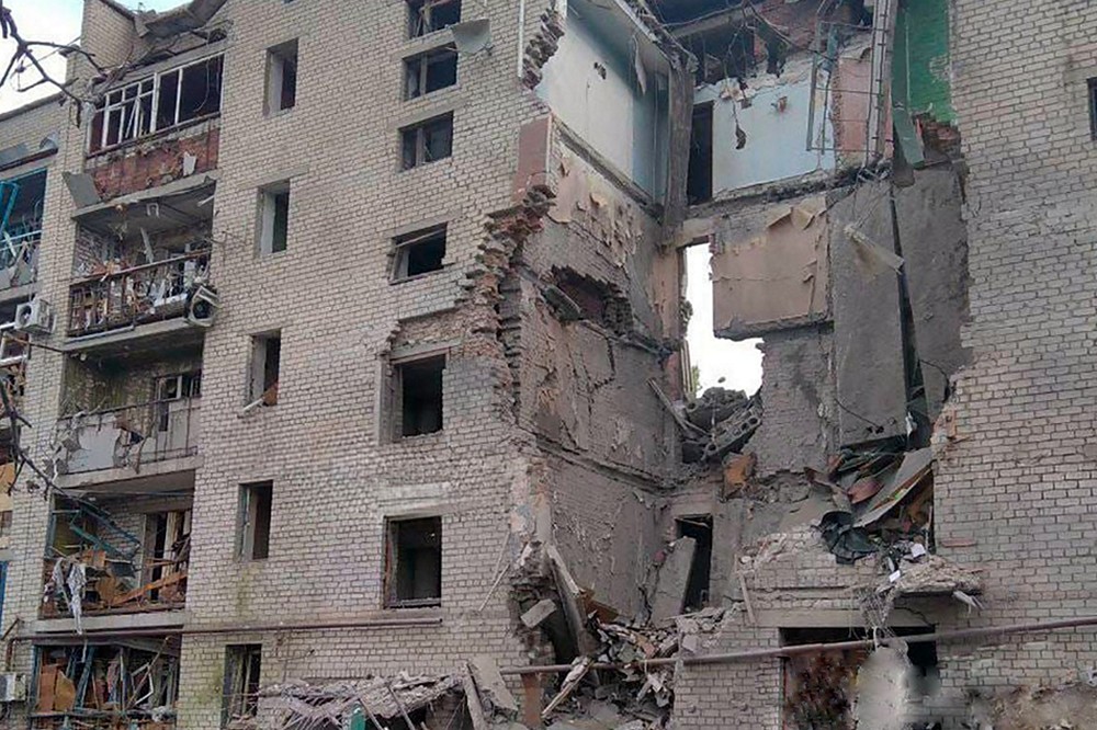 Є жертви, зруйновано медзаклад, будинки – окупанти атакували 13 населених пунктів Донеччини 1 Є жертви, зруйновано медзаклад, будинки – окупанти атакували 13 населених пунктів Донеччини