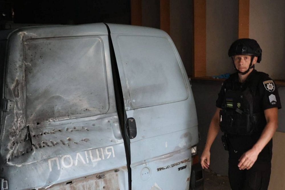 Дрон спостерігав і очікував прямо на трасі - четверо поліцейських постраждали на Харківщині 1 Дрон спостерігав і очікував прямо на трасі - четверо поліцейських постраждали на Харківщині