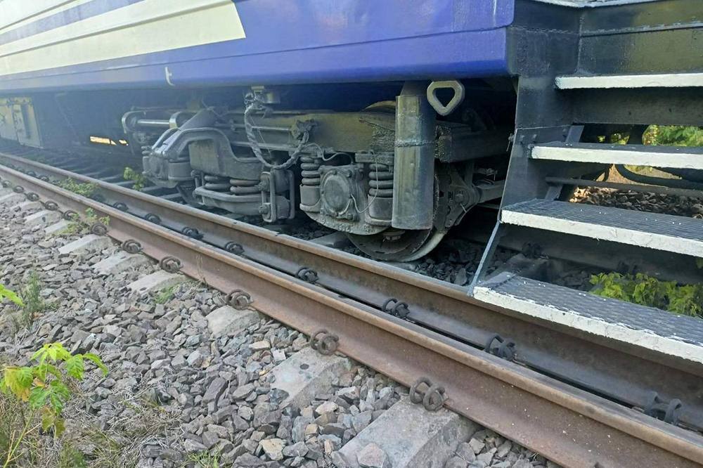 Три вагони пасажирського поїзда зійшли з рейок на Закарпатті: що відомо 1 Три вагони пасажирського поїзда зійшли з рейок на Закарпатті: що відомо