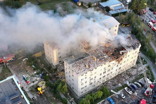 Серед загиблих і постраждалих є діти – ворог масовано вдарив по житловому кварталу Харкова