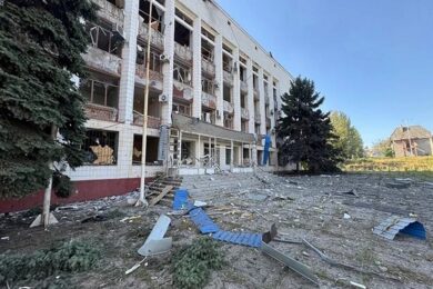 Під завалами ще є люди – окупанти атакували Костянтинівку авіабомбами та дронами