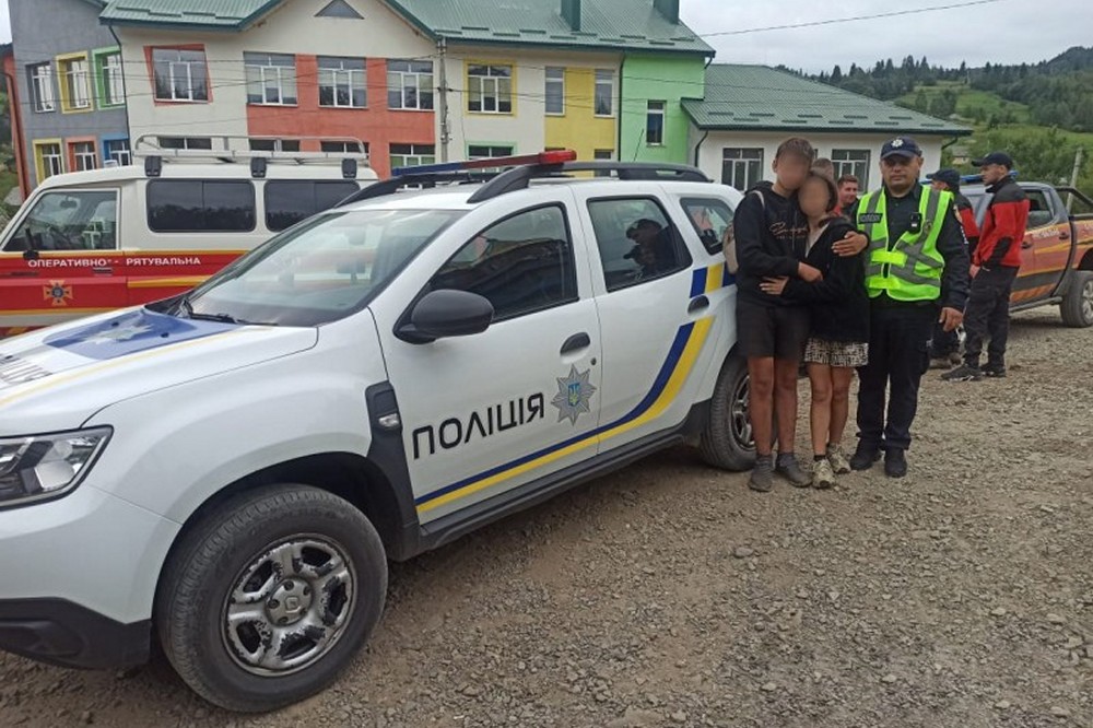 Зникли 5 днів тому – на Львівщині знайшли підлітків у лісі на горі 1 Зникли 5 днів тому – на Львівщині знайшли підлітків у лісі на горі