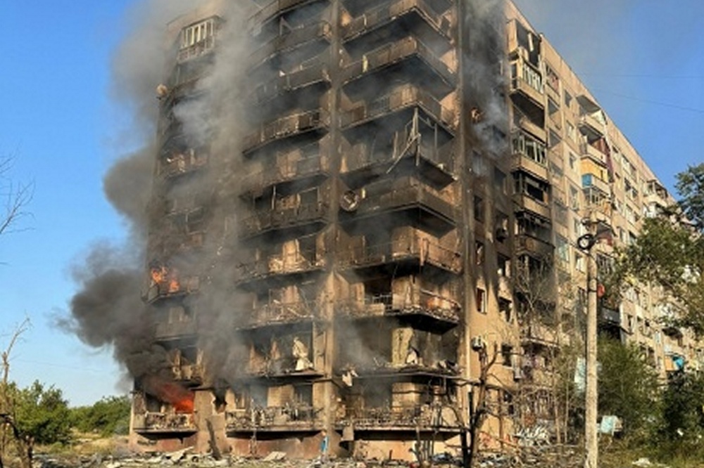 Ворог скинув ФАБи та завдавав удари дронами – Костянтинівка у вогні (фото) 1 Ворог скинув ФАБи та завдавав удари дронами – Костянтинівка у вогні (фото)