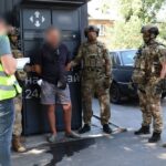 «Зв’язали та заклеїли рот»: затримано групу, яка напала на матір військового у Харкові
