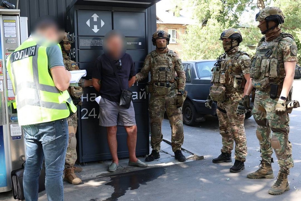 «Зв’язали та заклеїли рот»: затримано групу, яка напала на матір військового у Харкові 1 «Зв’язали та заклеїли рот»: затримано групу, яка напала на матір військового у Харкові
