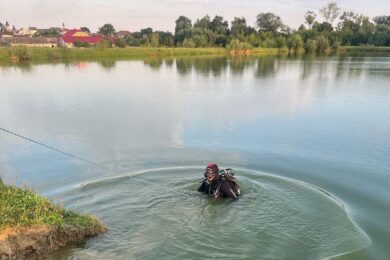 Тіло підлітка дістали з води – трагедія на Івано-Франківщині