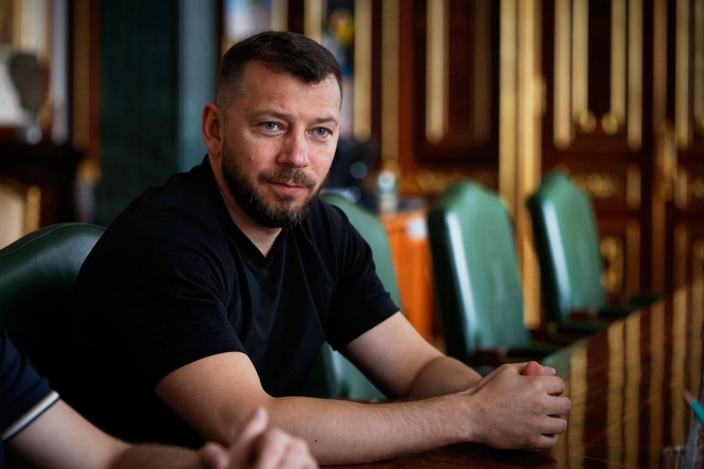 Доповідь директора НАБУ Семена Кривоноса та очільника САП Олександра Клименка. Були викриті на хабарі один із народних депутатів України, також очільники районної та міської адміністрацій, військовослужбовці Національної гвардії України. Вдячний антикорупційним органам за роботу. Може бути тільки нульова толерантність до корупції, чітка командна робота для викриття корупції та в підсумку справедливий вирок. Важливо, що антикорупційні інституції працюють незалежно, а ухвалений у четвер закон гарантує їм усі можливості для реальної боротьби з корупцією.