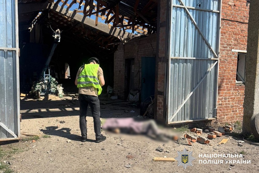 Ворог вдарив балістикою по сільхозпідприємству на Сумщині – є жертви і постраждалі